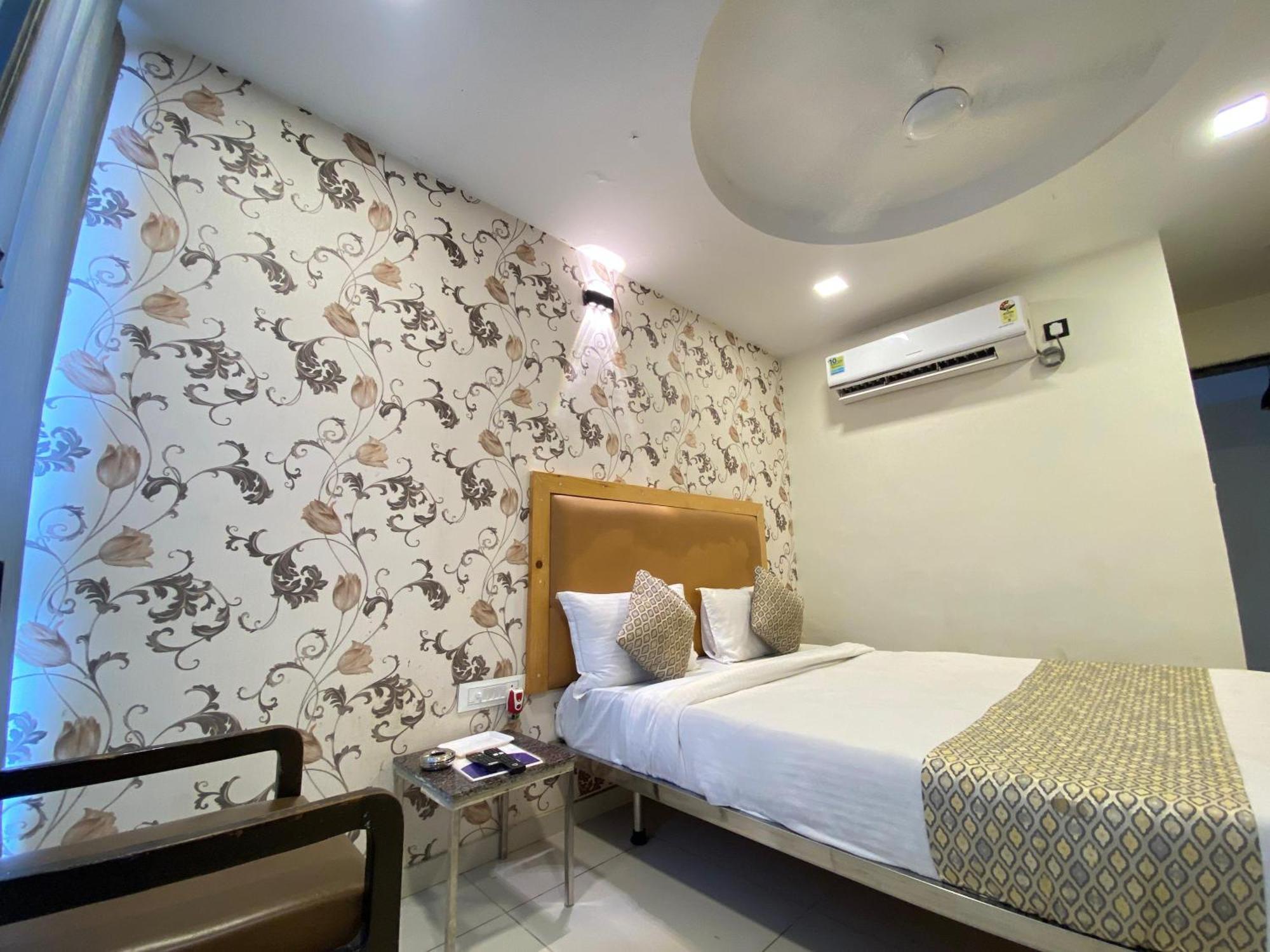 Hotel Alexa By Abc Ahmedabad Exteriör bild